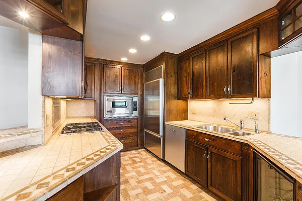 Sold by Real Direct | media 16