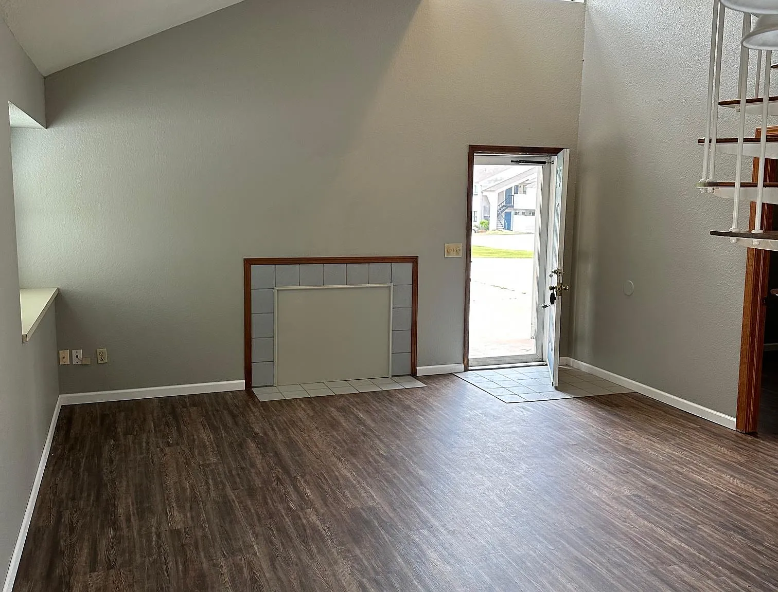 2 bed, 900 sqft, $1,000 — Photo 3