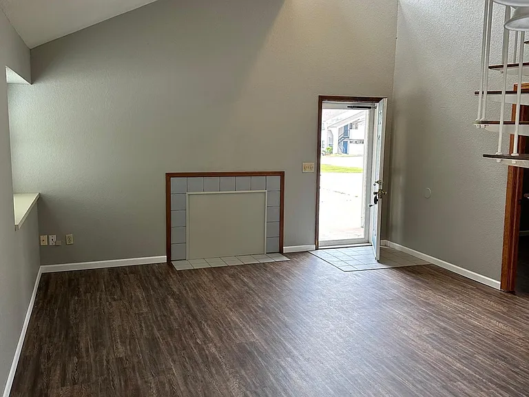 1932 E Lindsey St #127 — Photo 3