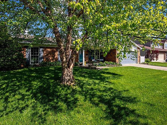 3rd image of 282 Bernard Dr