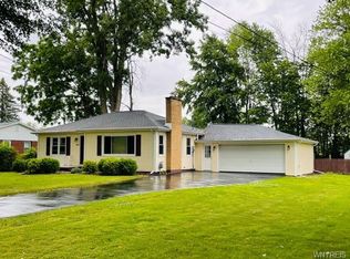 7273 Knoll Dr, North Tonawanda, NY 14120