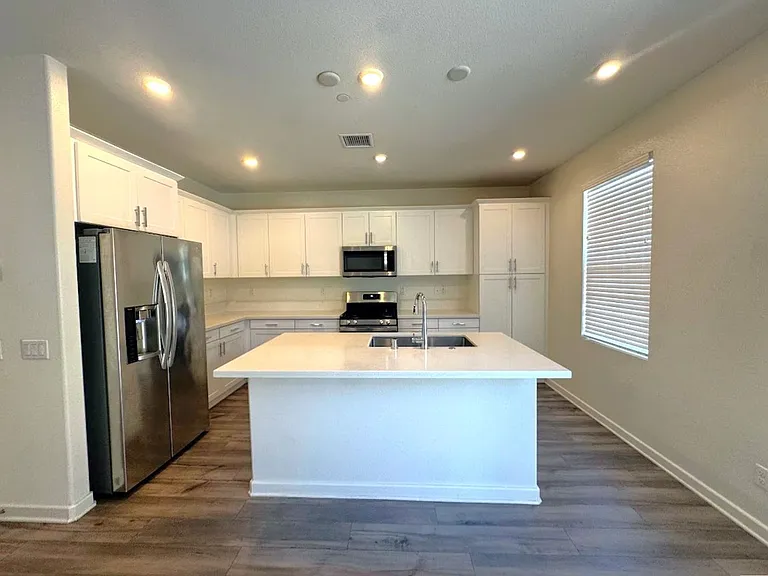 1014 W Buttercup Ln — Photo 6