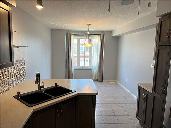 5th image of 305 Briarmeadow Dr #9