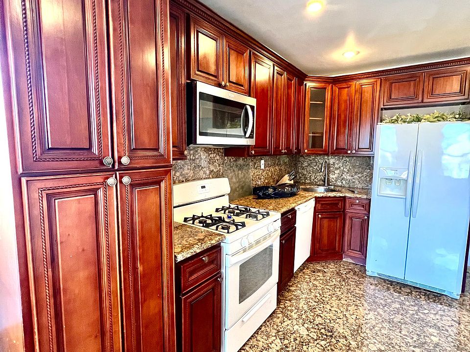 1st image of 135 Winham Ave Floor 2