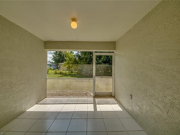 5th image of 614 SE 13th St