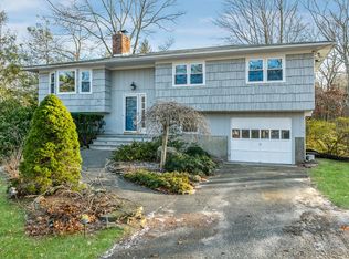 7 Pennant Ln, East Quogue, NY 11942