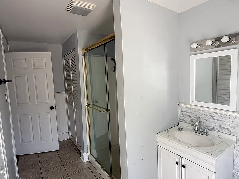 342 Glyndon Ave #B — Photo 2