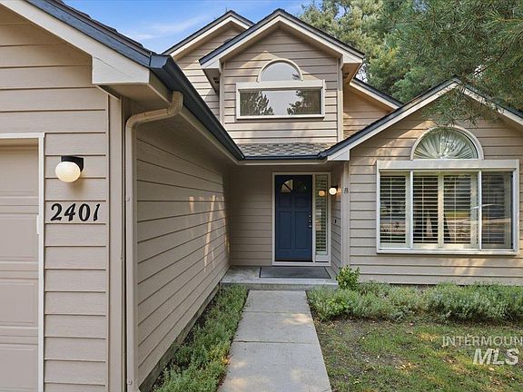 4th image of 2401 S Swallowtail Ln