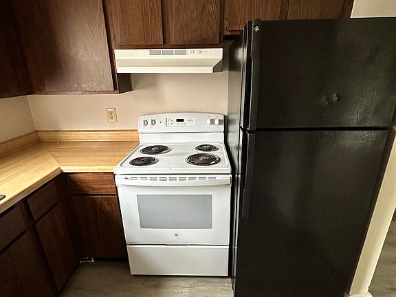5th image of 712 N Golfcrest Rd #9