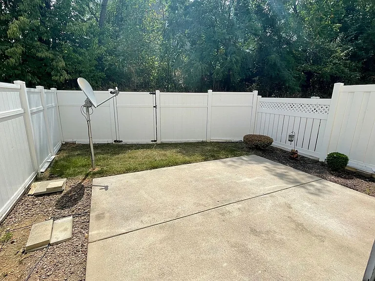 2415 Avonlea Ln — Photo 9