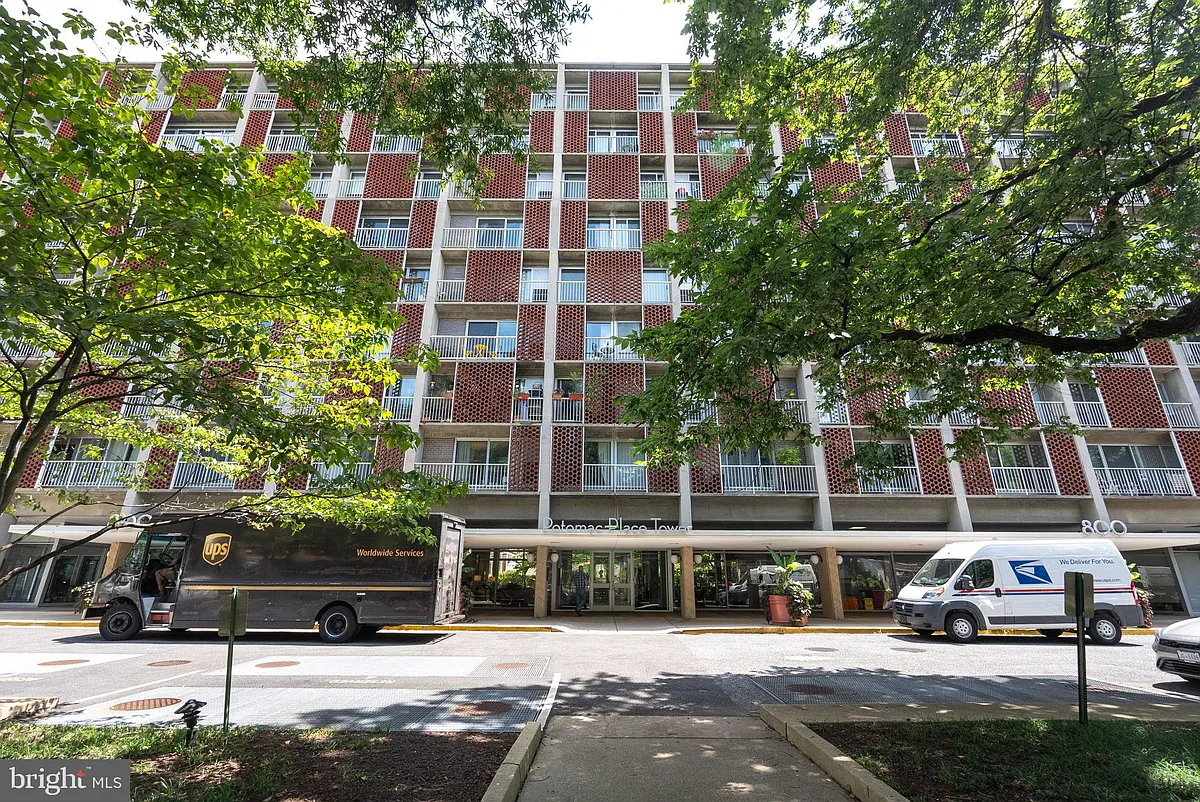 Building Photo - 800 4th St SW #S513