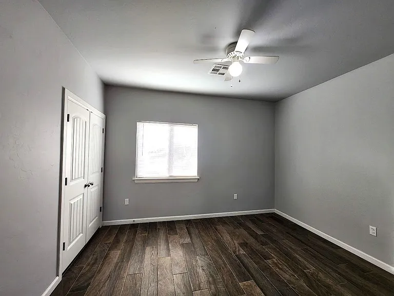 Campbell St Duplex — Photo 18