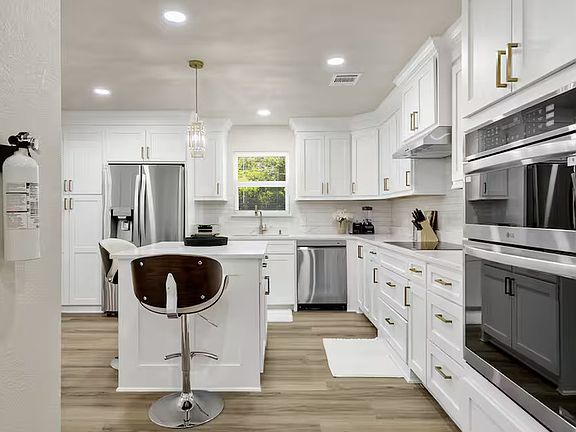 2nd image of 9690 Fallbrook Dr