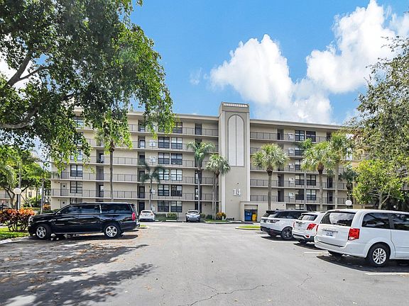2nd image of 14 Royal Palm Way Unit 102
