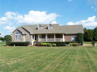 1024 Somerville Dr, Cottontown, TN 37048