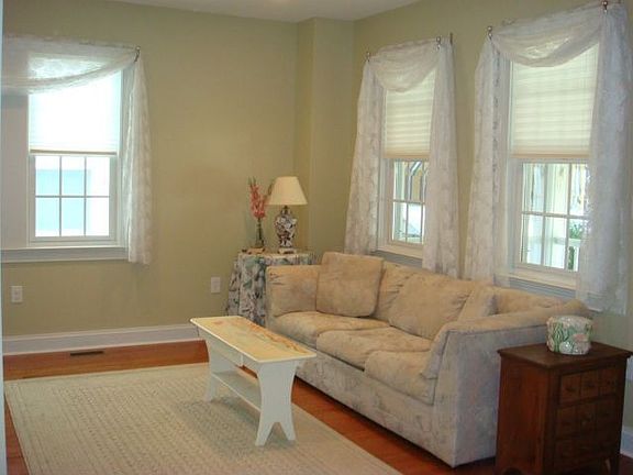 4th image of 845 Saint James Pl