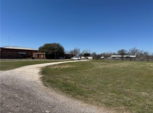 4 N 11th St, Lott, TX 76656