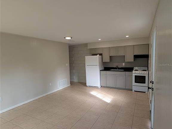 5th image of 805 NW 40th Ave