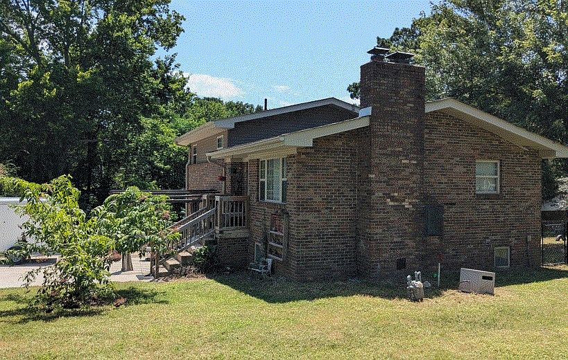 1st image of 305 Quarry Rd