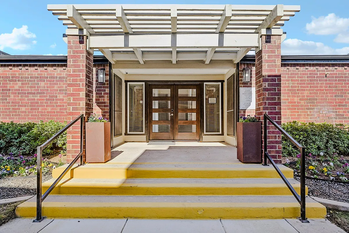 Building Photo - Mercer Park