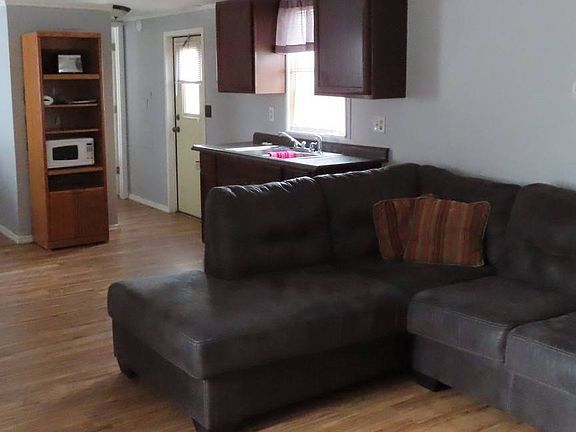 3rd image of 4835 Malibu Dr