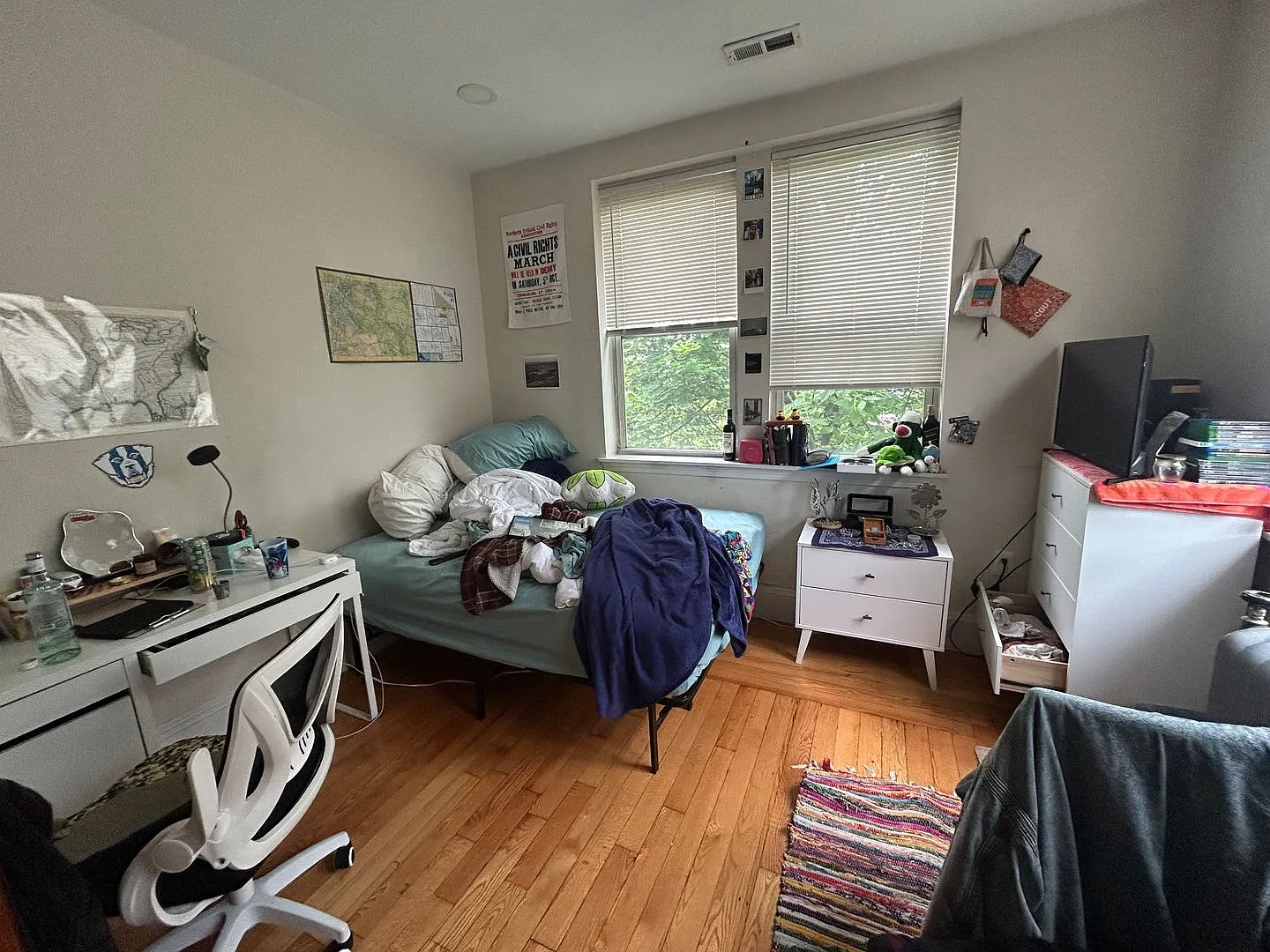 Mission Hill 4.5 Bed 2 Bath In-Unit Laundry Central AC No Fee — Photo 4