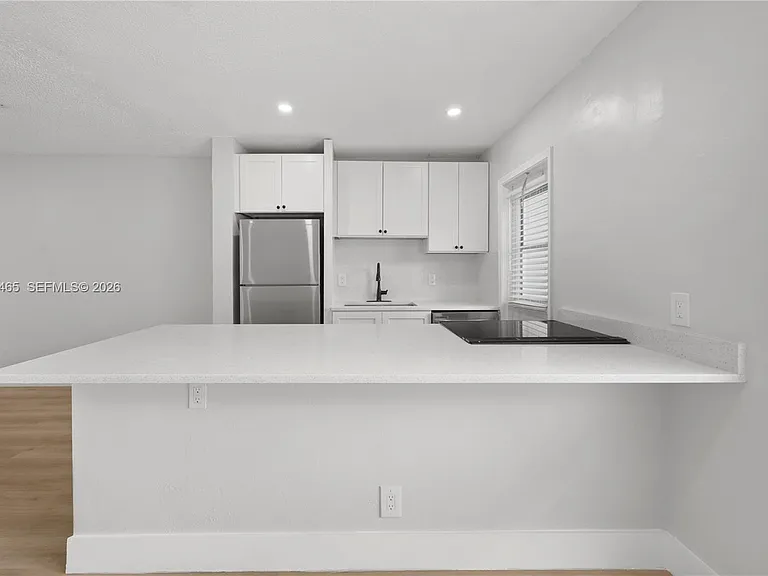5450 Hollywood Blvd #210 — Photo 1