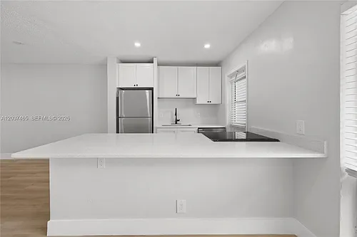 5450 Hollywood Blvd #210 Photo 1