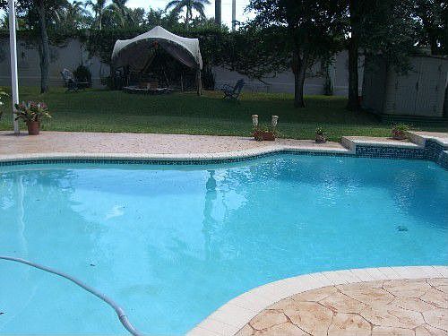 Overzised lot, walled