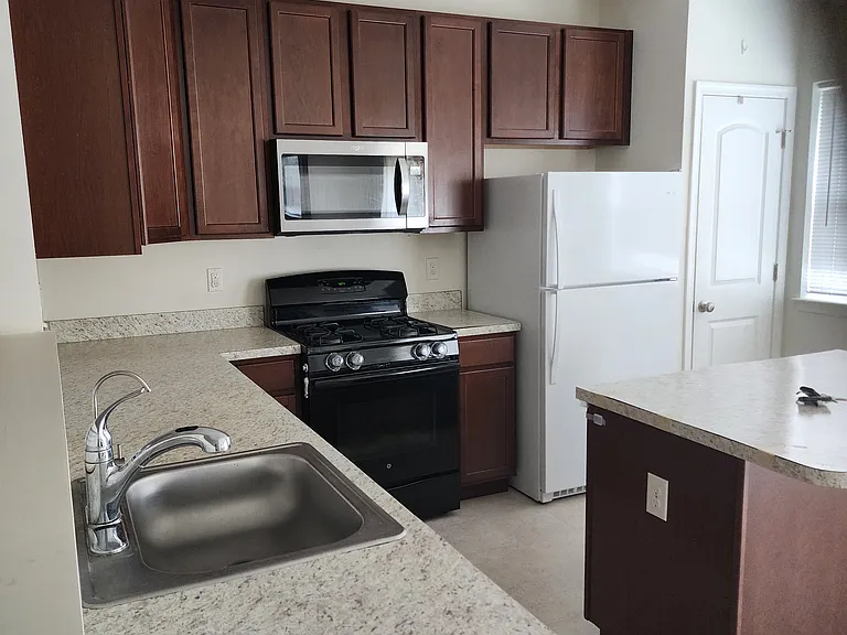 628 Jacobsen Cir — Photo 9