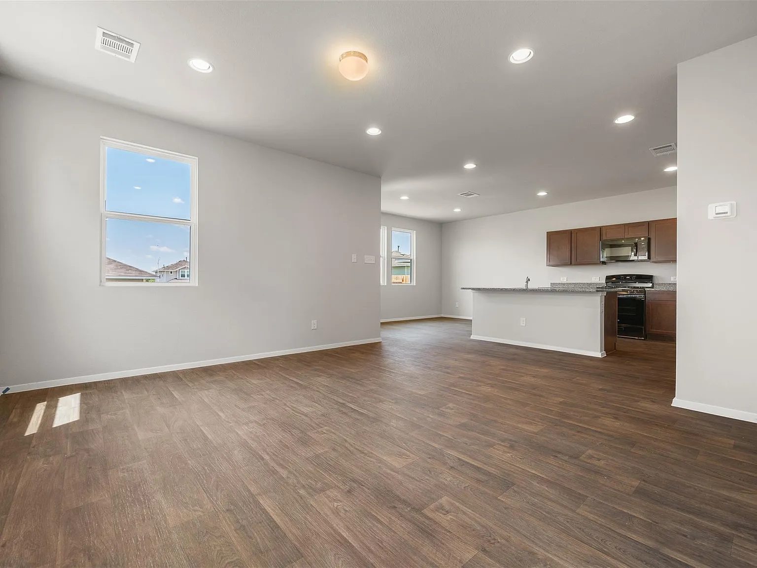 3 bed, 2.5 bath, 1782 sqft, $1,925 — Photo 3