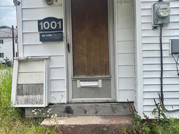 2nd image of 1001 Schwabe St