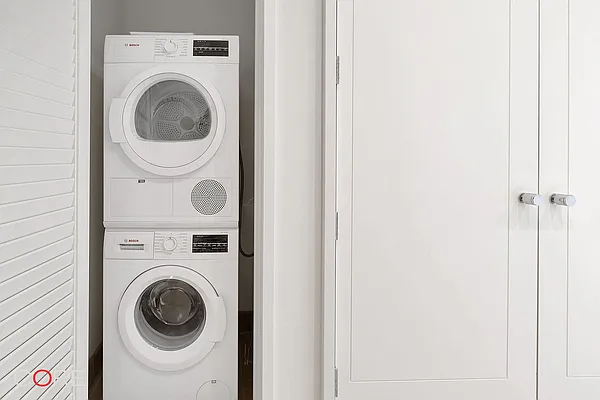 Rented by CORE | media 8