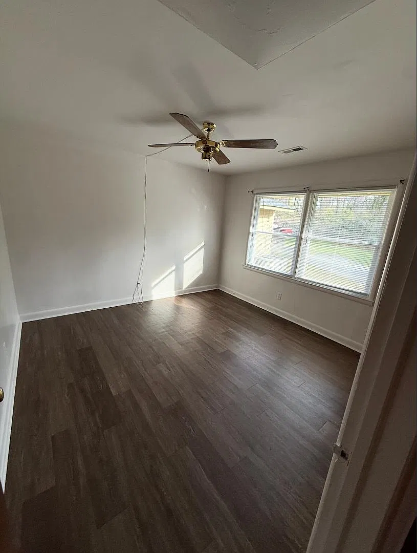 917 Windy Ct. - Apt. B — Photo 3