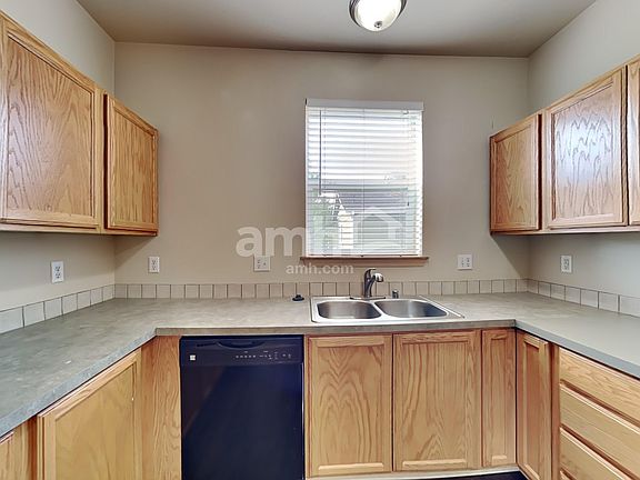 3rd image of 654 113th St E