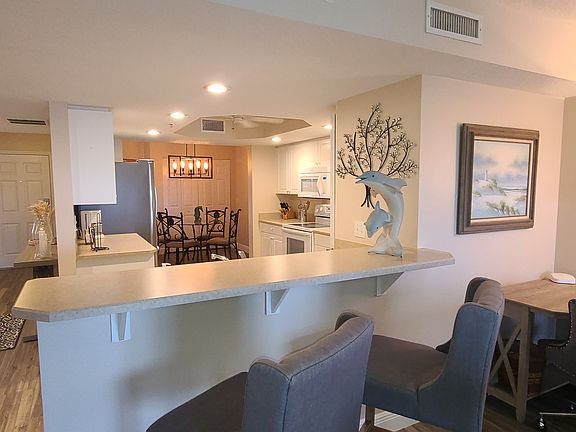 4th image of 8951 Lake Dr APT 405