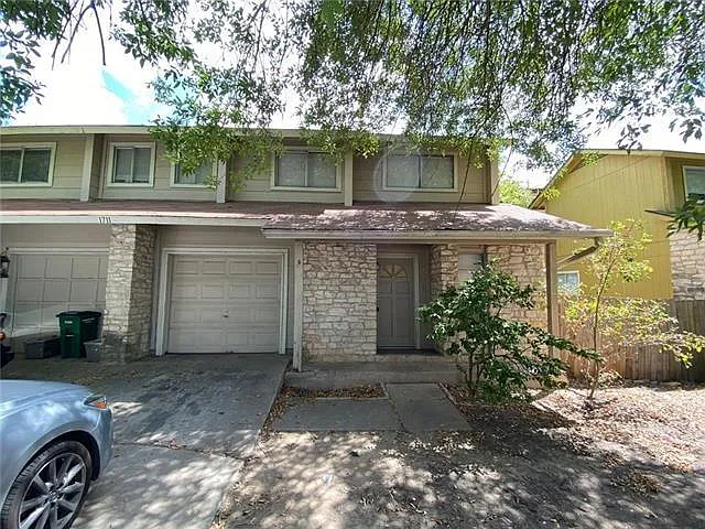 2 bed, 1.5 bath, 2152 sqft, $1,295 — Photo 3