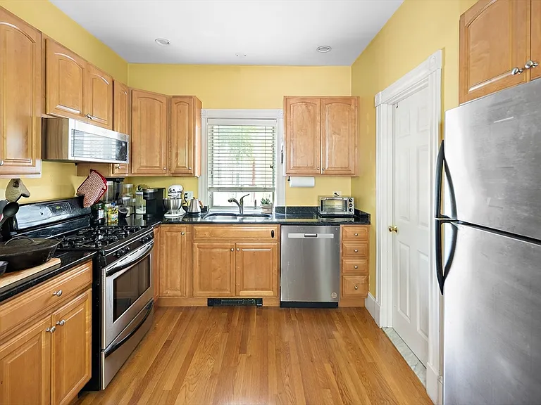 8 Leland St #1 — Photo 6