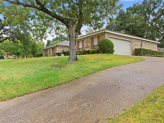 3rd image of 1325 Circlewood Dr