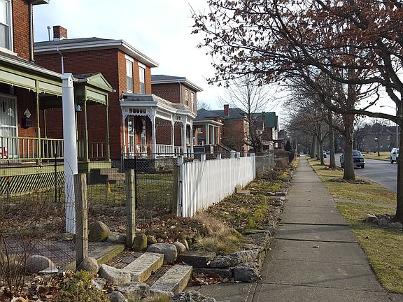 4th image of 219 N Monroe Ave
