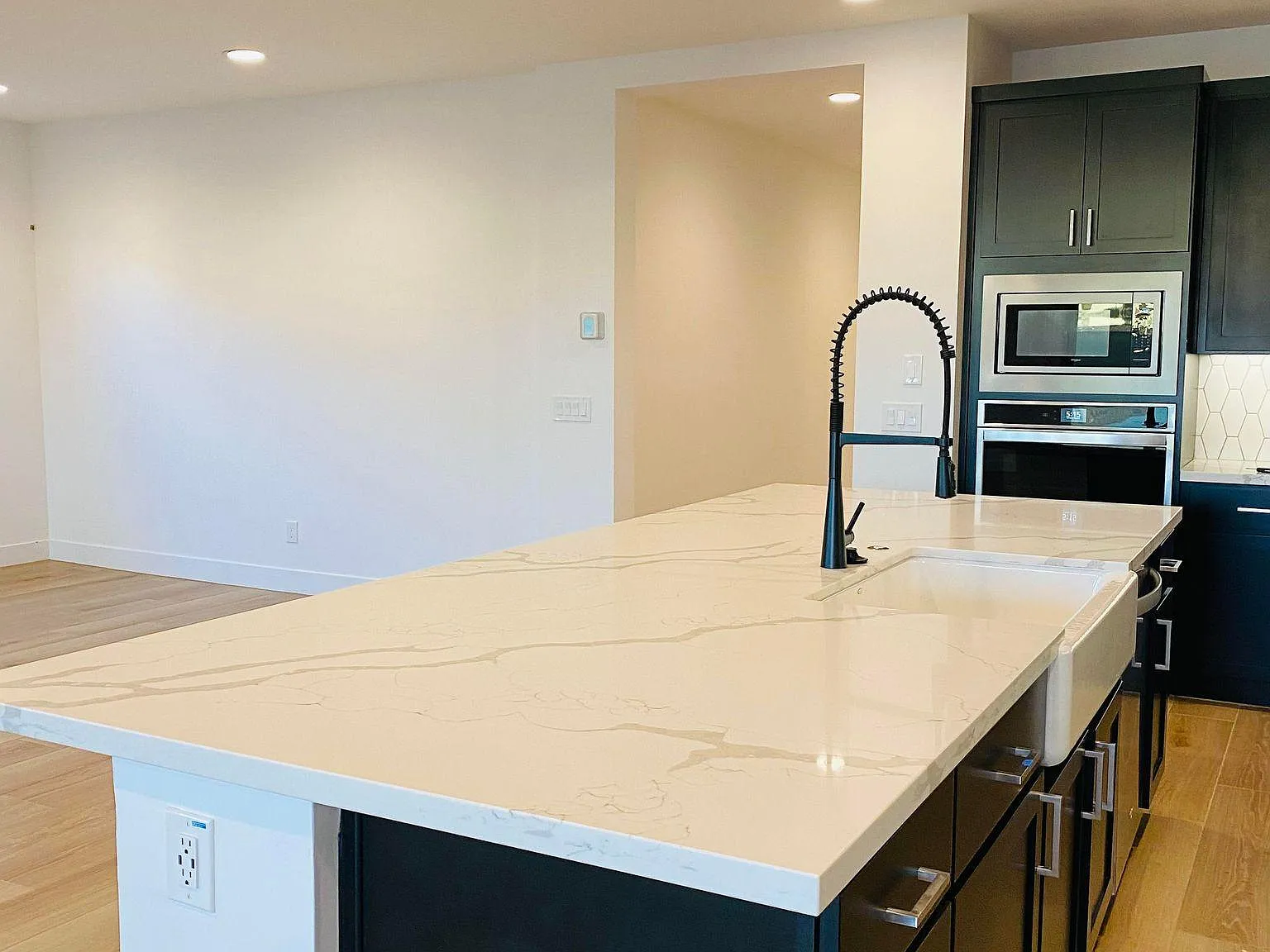 4 bed, 2405 sqft, $2,800 — Photo 4