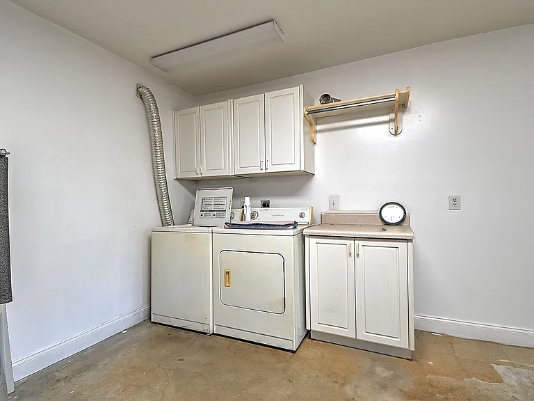 168 Old Mill Ct — Photo 32