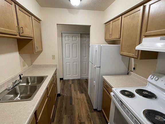 3rd image of 655-925 N Westfield St #765-1758-1725