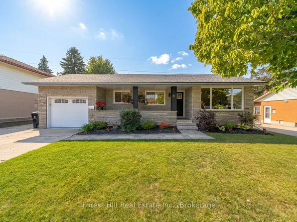 31 Gay Cres, Kitchener, ON N2A 2C2