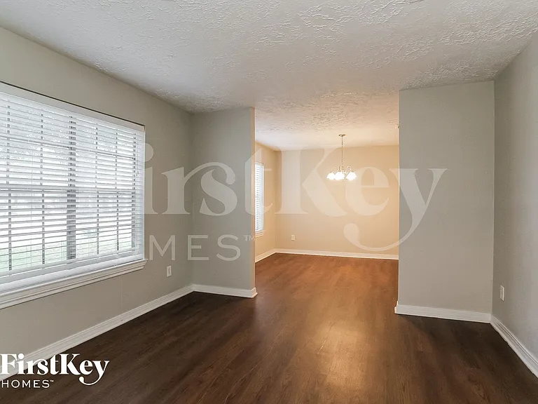 11431 Stoughton Dr — Photo 6
