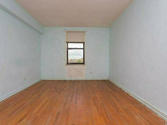 5th image of 141-05 Pershing Cres APT 602