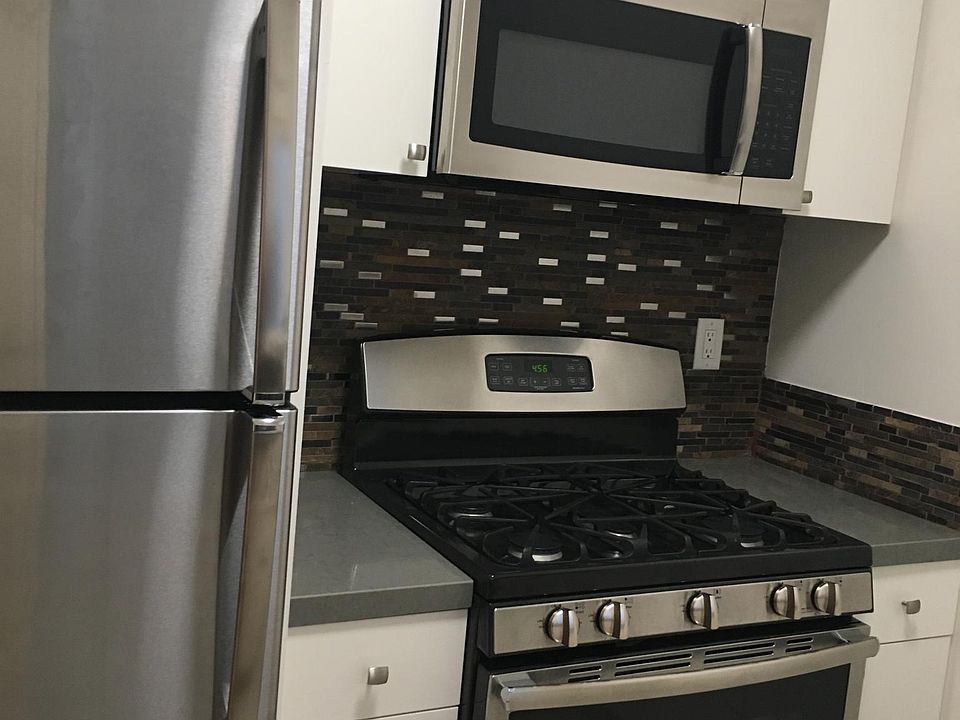 2nd image of 390 Mira Mar Ave