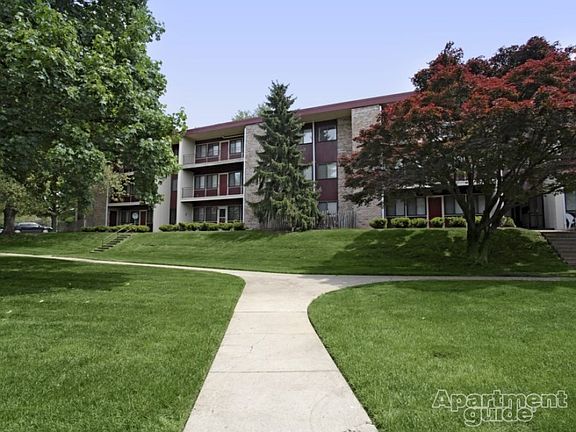 3rd image of 55 Manor Dr