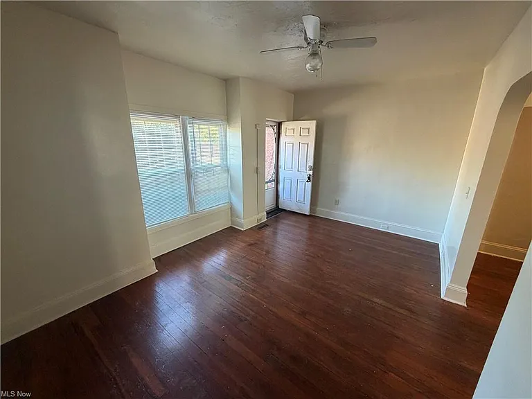 15416 S Waterloo Rd — Photo 2