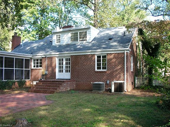 2nd image of 3807 Kirby Dr